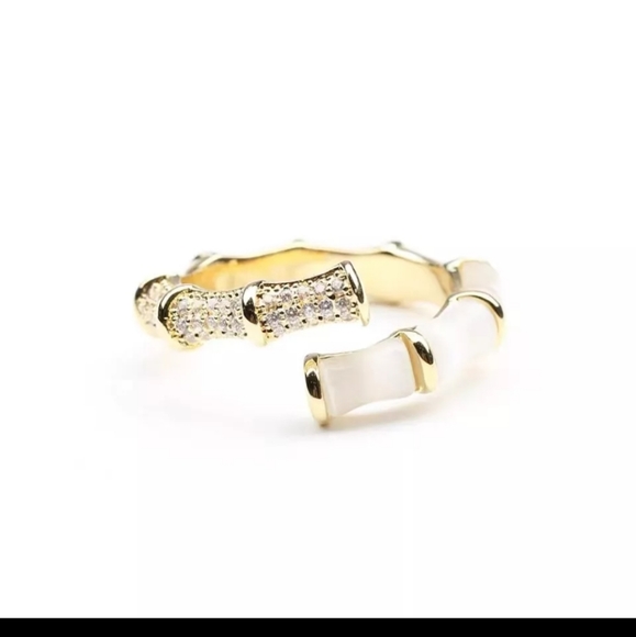 Jewelry - Gold diamond bamboo style ring